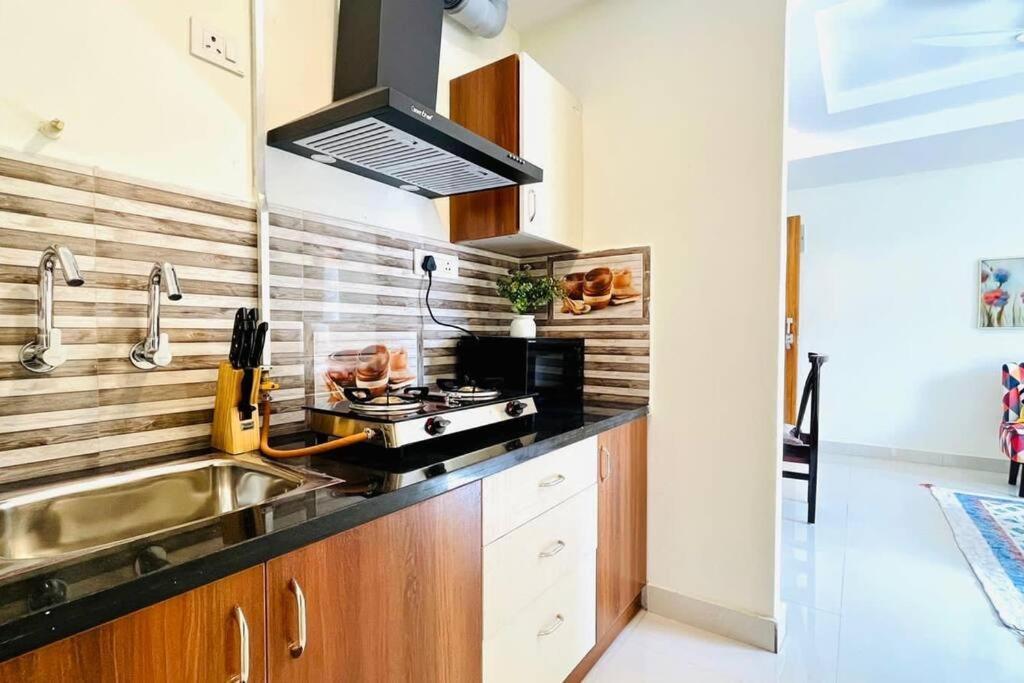 하이데라바드 Bluo 1Bhk Gachibowli - Terrace Garden, Lift 아파트 외부 사진